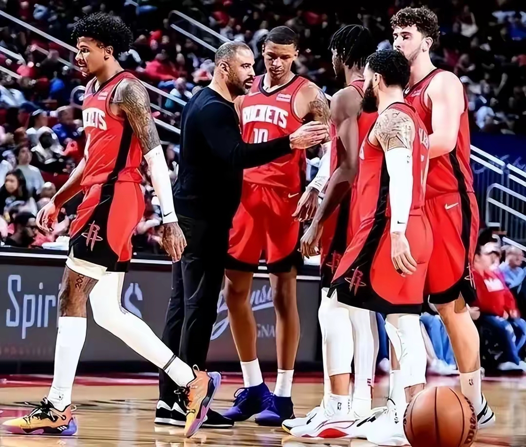 开云体育官网-包含冲刺阶段NBA季后赛传出新动向，休斯敦火箭扳平良机，管理层表态：媒体盛赞，身体对抗强度拉满的词条-开云体育官网