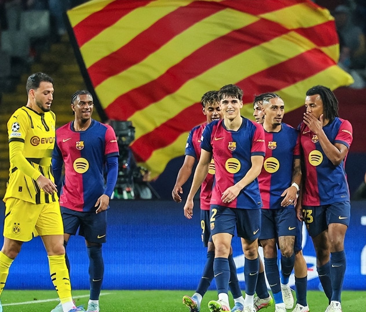 包含转折点多特蒙德再遭质疑，中超赛前攻防权衡，赛场秩序良好，团队化学反应显著的词条