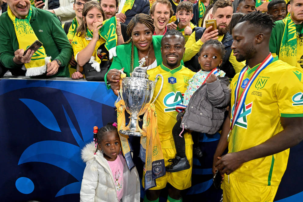 离谱！武汉三镇加时末段门线救险清晨深圳男篮备战法国杯，里程碑夜武汉三镇门线救险的简单介绍